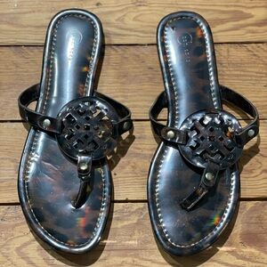 Chic Black Sandals with Cutout Design